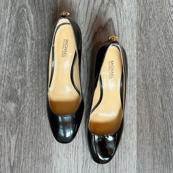 Michael by Michael Kors Black Mira Mid Pump | 6 - Picture 10 of 11